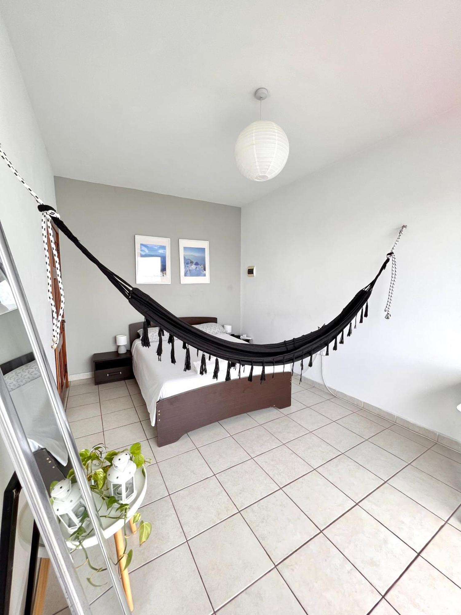 F8 1 Seaview Room, Living And Bathroom Shared , Stjulians Saint Julian's Eksteriør billede